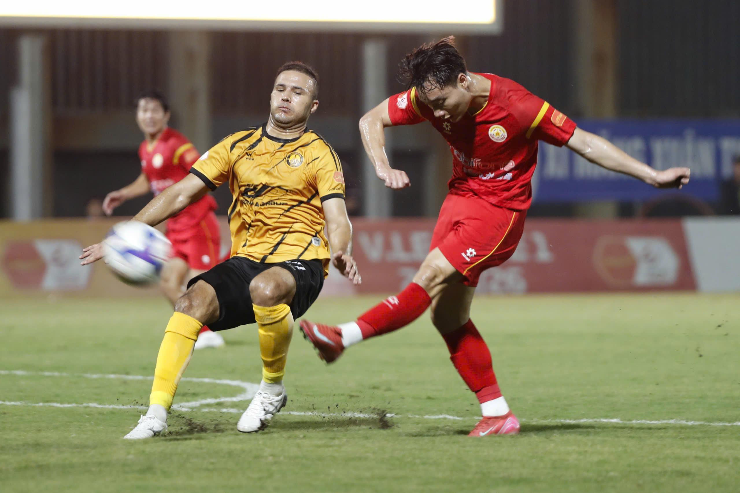 Làn sóng U23 Việt Nam rực sáng ở V-League