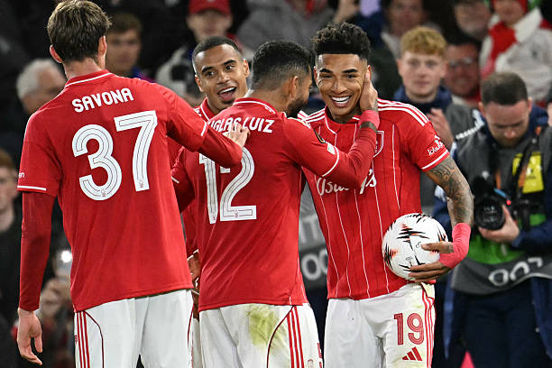 Nottingham đã tìm lại bản sắc. Cầu thủ Nottingham Forest ăn mừng bàn thắng