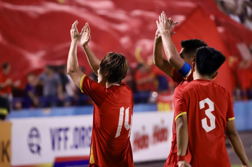 Viktor Lê ăn mừng bàn thắng đầu tiên cho U23 Việt Nam
