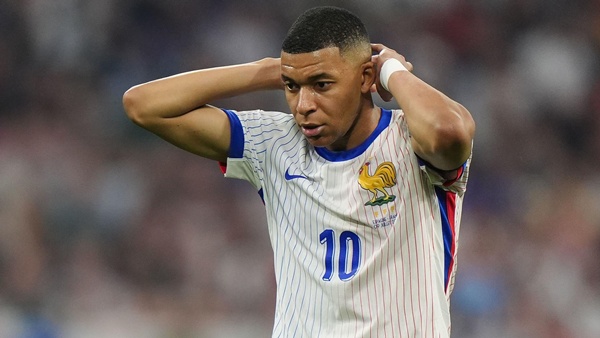 Mbappe tập luyện với tuyển Pháp bị gián đoạn