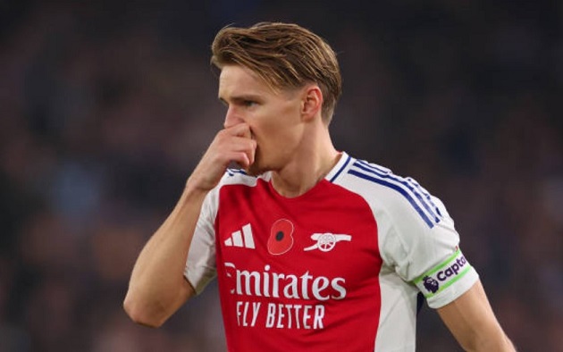 Odegaard đã có thể tập nhẹ trở lại. Odegaard tập luyện nhẹ nhàng