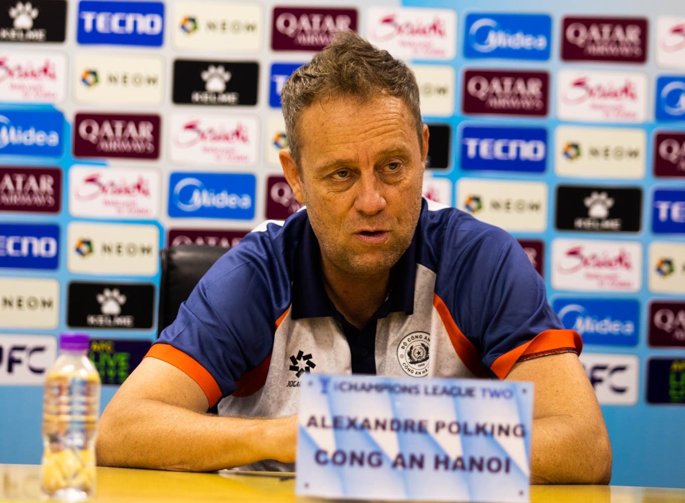 HLV Mano Polking quyết tâm giành 3 điểm trước Tai Po FC