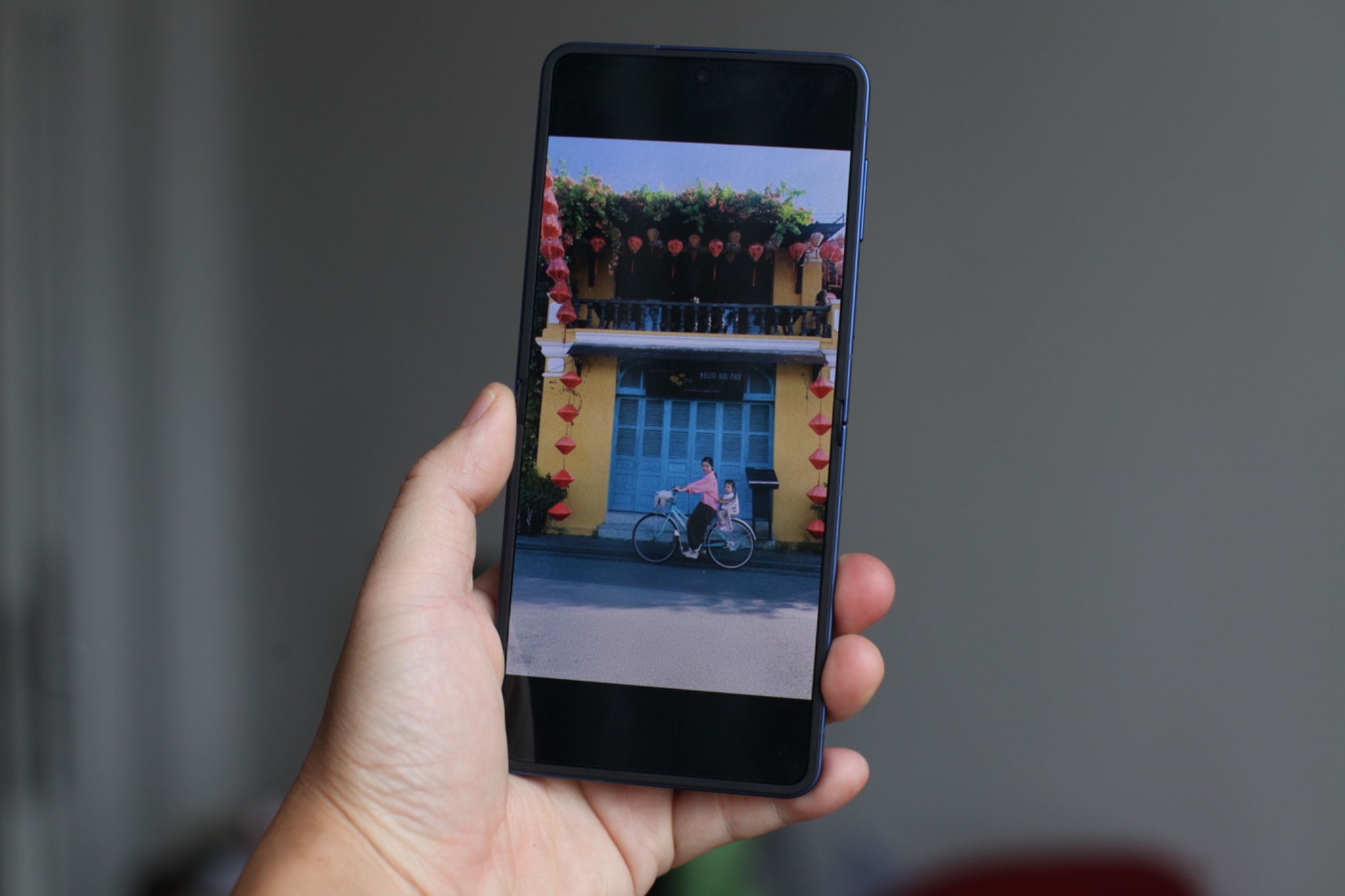 Trải nghiệm AI trên Samsung Galaxy Z Flip7: đáng giá và nhiều bất ngờ - Ảnh 3. Trải nghiệm AI trên Samsung Galaxy Z Flip7: đáng giá và nhiều bất ngờ - Ảnh 3.