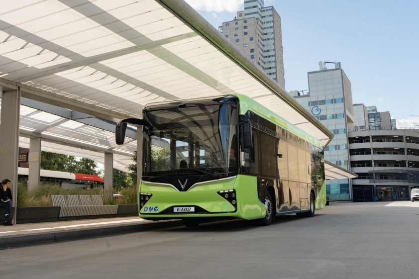 Xe buýt điện VinFast EB 12 có thiết kế hiện đại