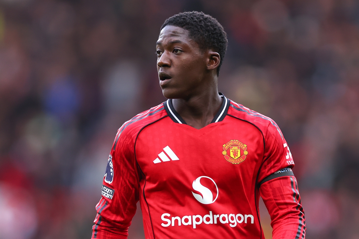 Kobbie Mainoo thi đấu tại Manchester United