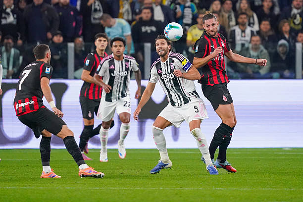 Juventus không thể ghi bàn trước AC Milan dù thay đổi chiến thuật