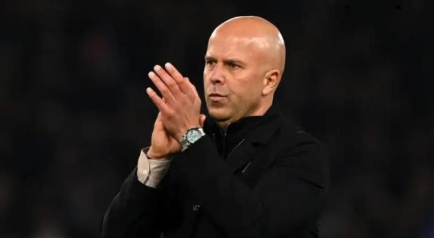 Arne Slot đang đối diện thử thách lớn cùng Liverpool