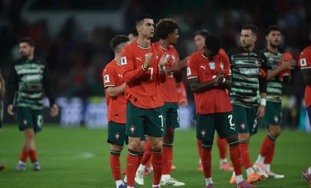 Ronaldo ghi bàn cho Bồ Đào Nha