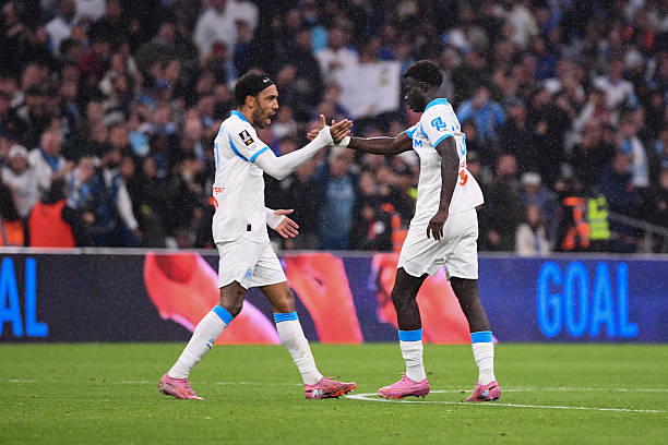 Pierre-Emerick Aubameyang và các cầu thủ Marseille chấp nhận chia điểm với Angers. Pierre-Emerick Aubameyang và các cầu thủ Marseille chấp nhận chia điểm với Angers.