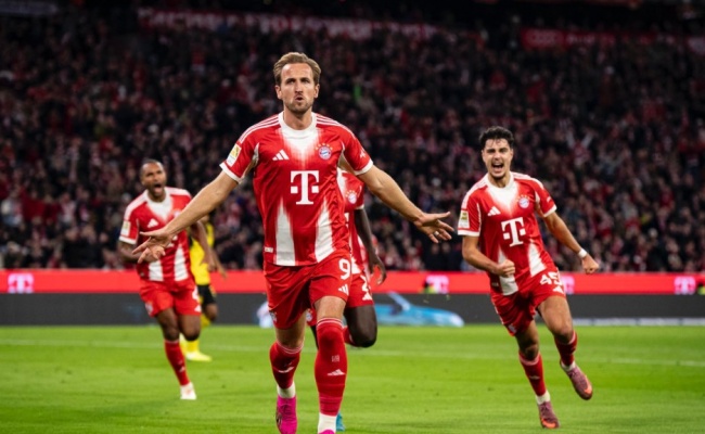 Kane ghi bàn cho Bayern.