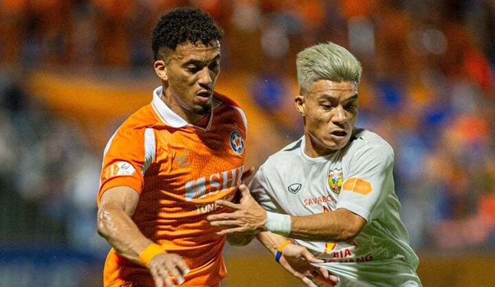 David Henen trong màu áo SHB Đà Nẵng