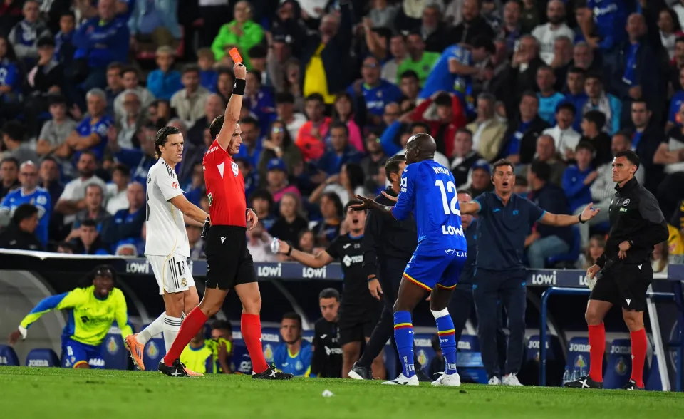 Tình huống Allan Nyom nhận thẻ đỏ trong trận Getafe vs Real Madrid