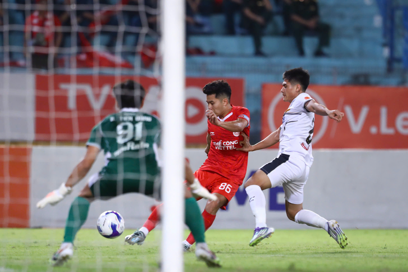 V.League trông cả vào Thể Công Viettel?- Ảnh 1. Thể Công Viettel cần thêm một chút lực để đua vô địch với Công an Hà Nội và Ninh Bình?