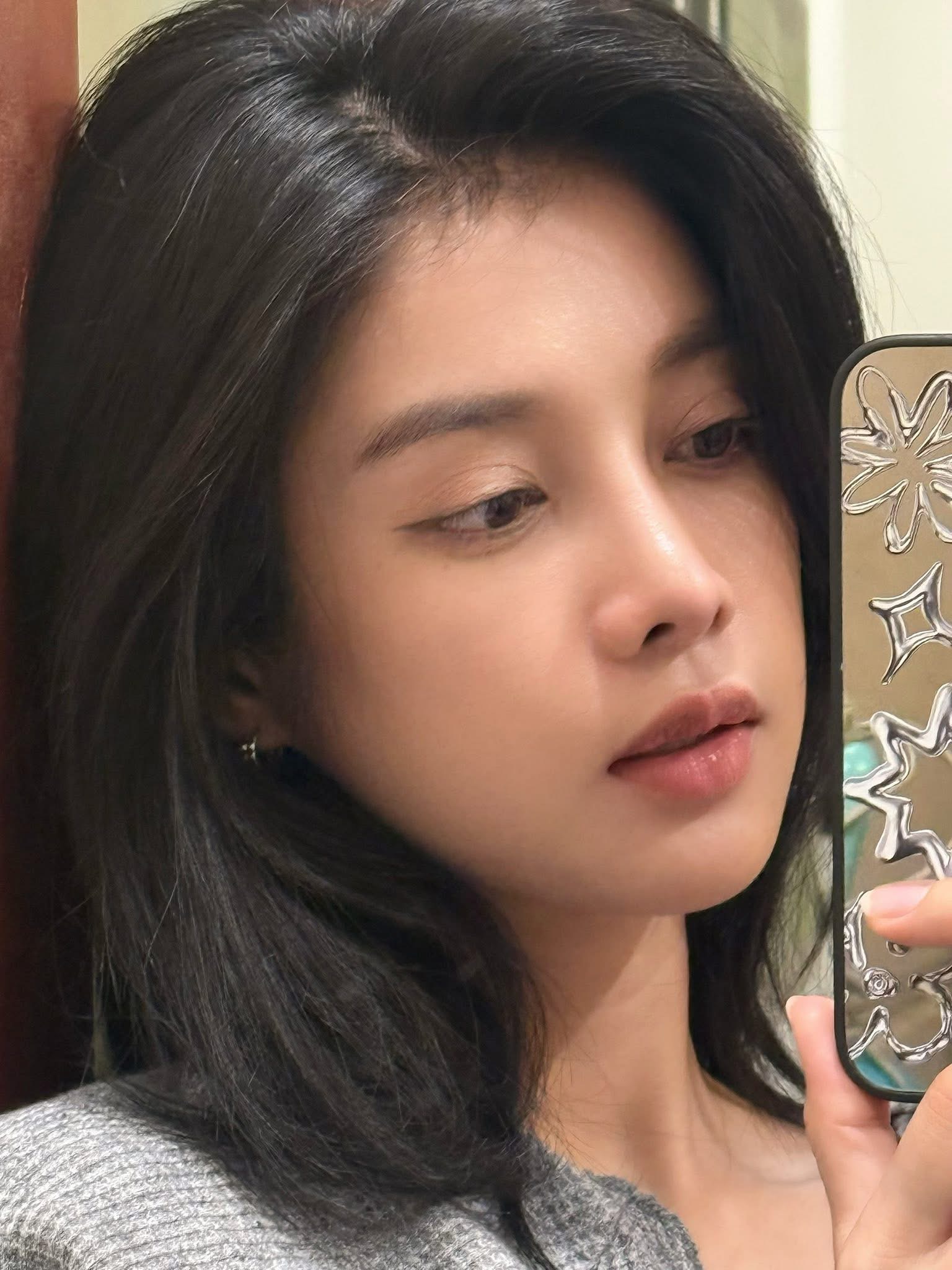 Nhan sắc bất chấp mặt mộc, hot girl vòng eo 56 tự tin 