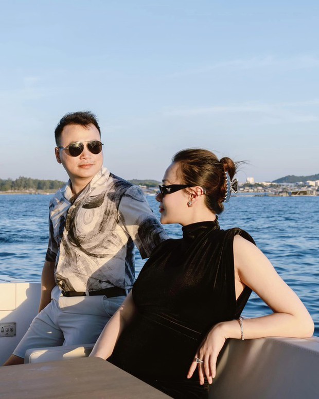 Sau khi kết hôn, Shark Bình và Phương Oanh đi du lịch ở các địa điểm nổi tiếng trên thế giới cùng với nhau