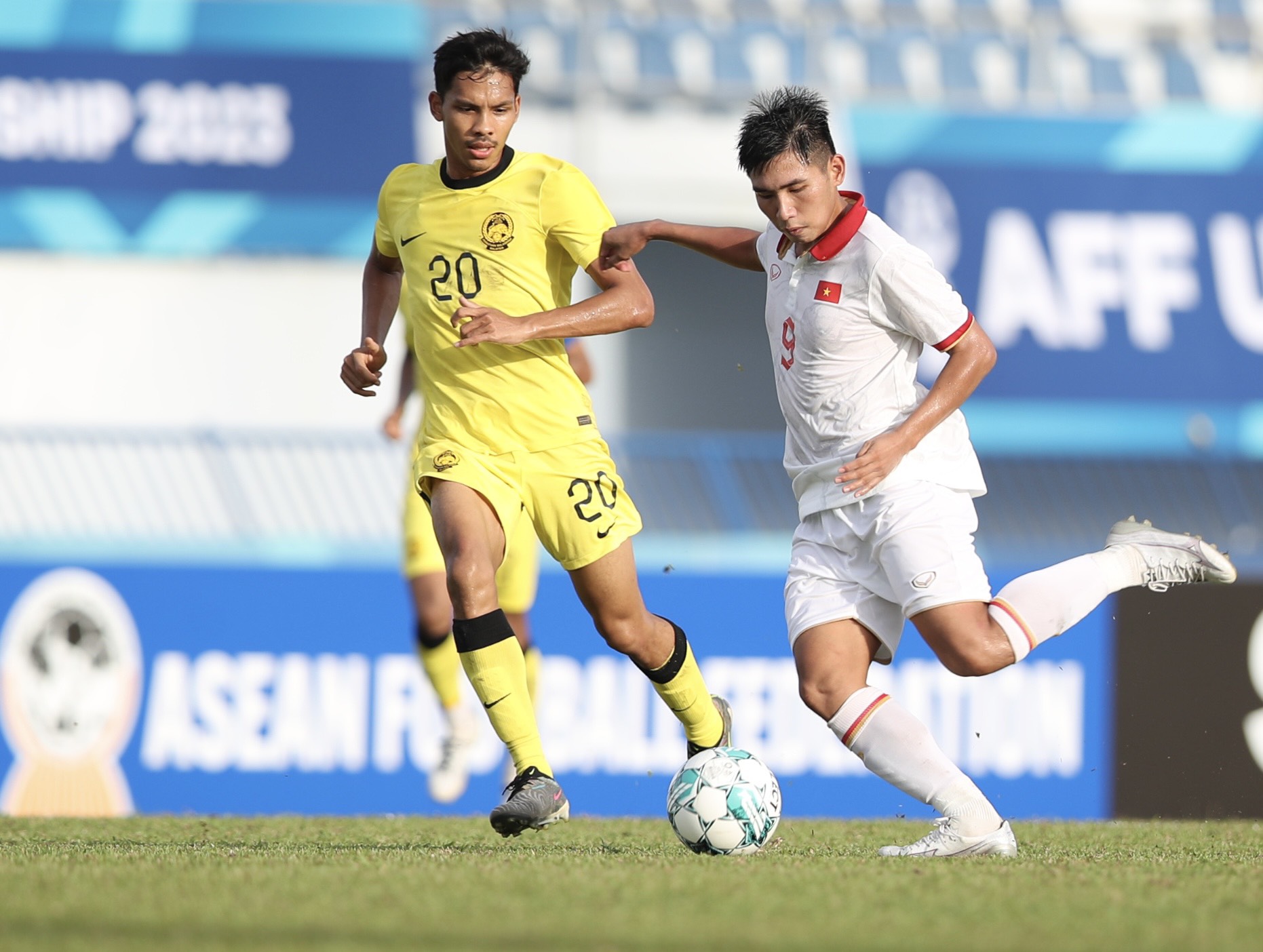 HLV Kim Sang Sik gọi, Vua phá lưới U23 Đông Nam Á lập tức trả lời - Ảnh 1.