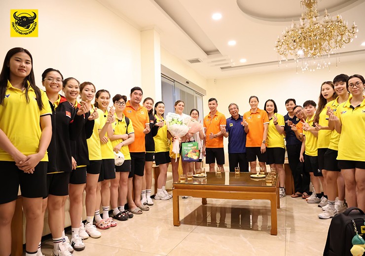 Ngoại binh Roni Jones Perry được chào đón nồng hậu