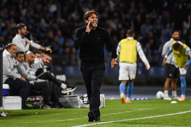 Antonio Conte và Lautaro Martinez tranh cãi nóng bỏng trên đường biên gettyimages-2243261005-612x612