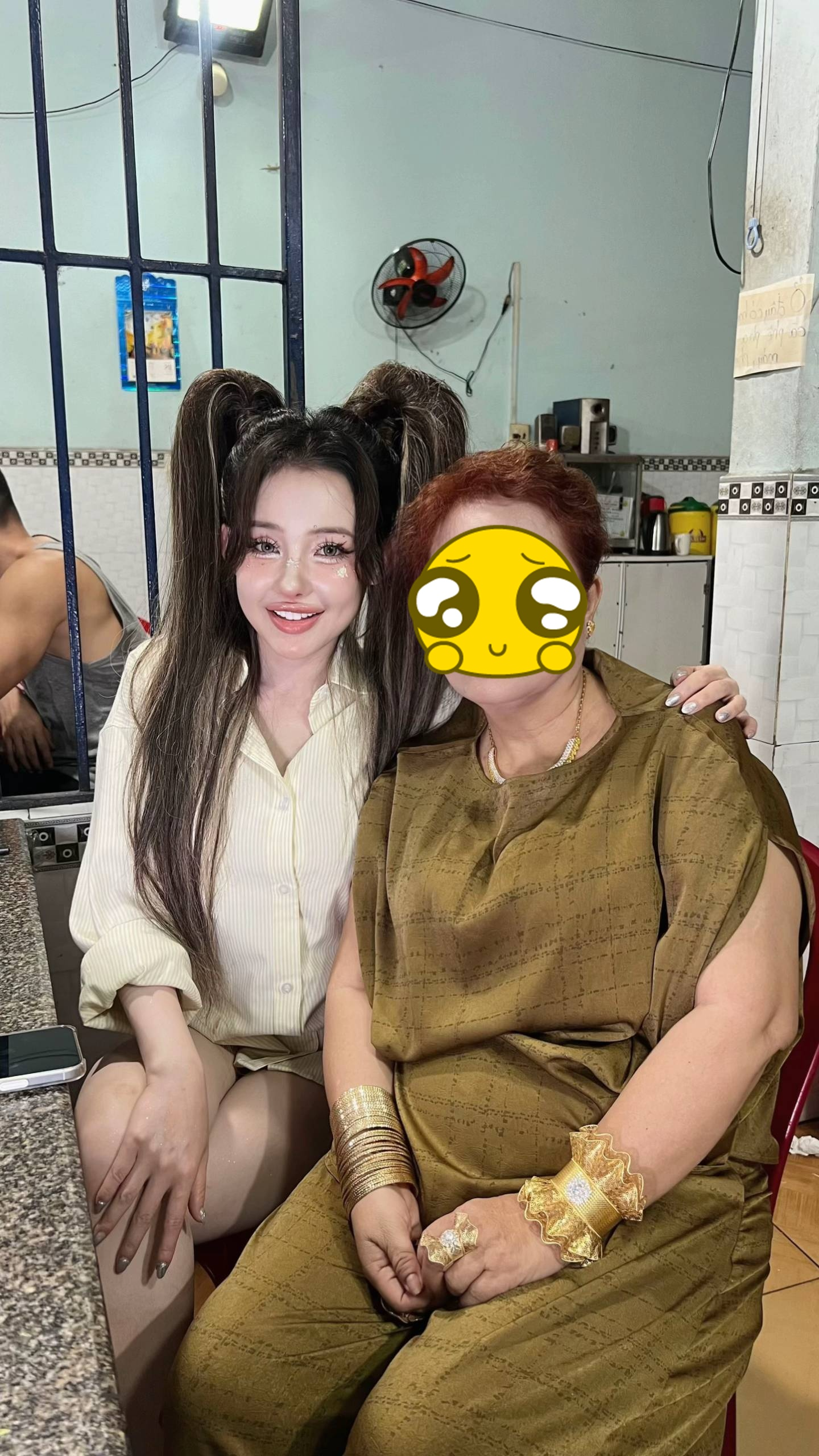 Ngân 98 để mẹ đứng tên công ty