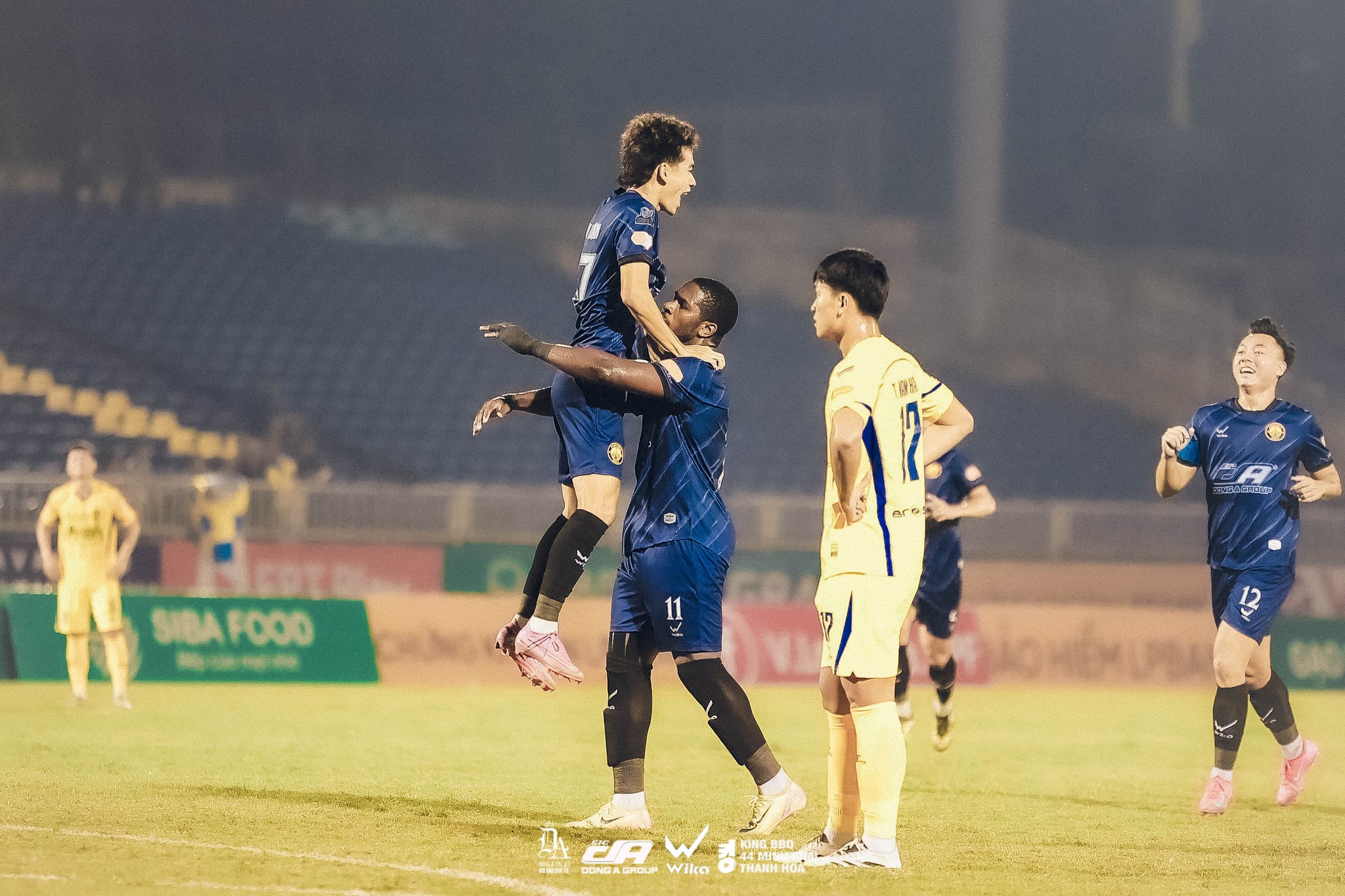 Thanh Hóa thắng trận dù 4 tháng chưa nhận lương, HLV Hàn Quốc tiết lộ điều bất ngờ - Ảnh 1. Thanh Hóa thắng trận dù 4 tháng chưa nhận lương, HLV Hàn Quốc tiết lộ điều bất ngờ - Ảnh 1.