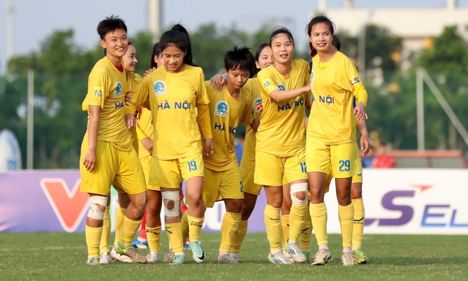 Hà Nội vượt qua TPHCM vô địch lượt đi giải bóng đá nữ VĐQG