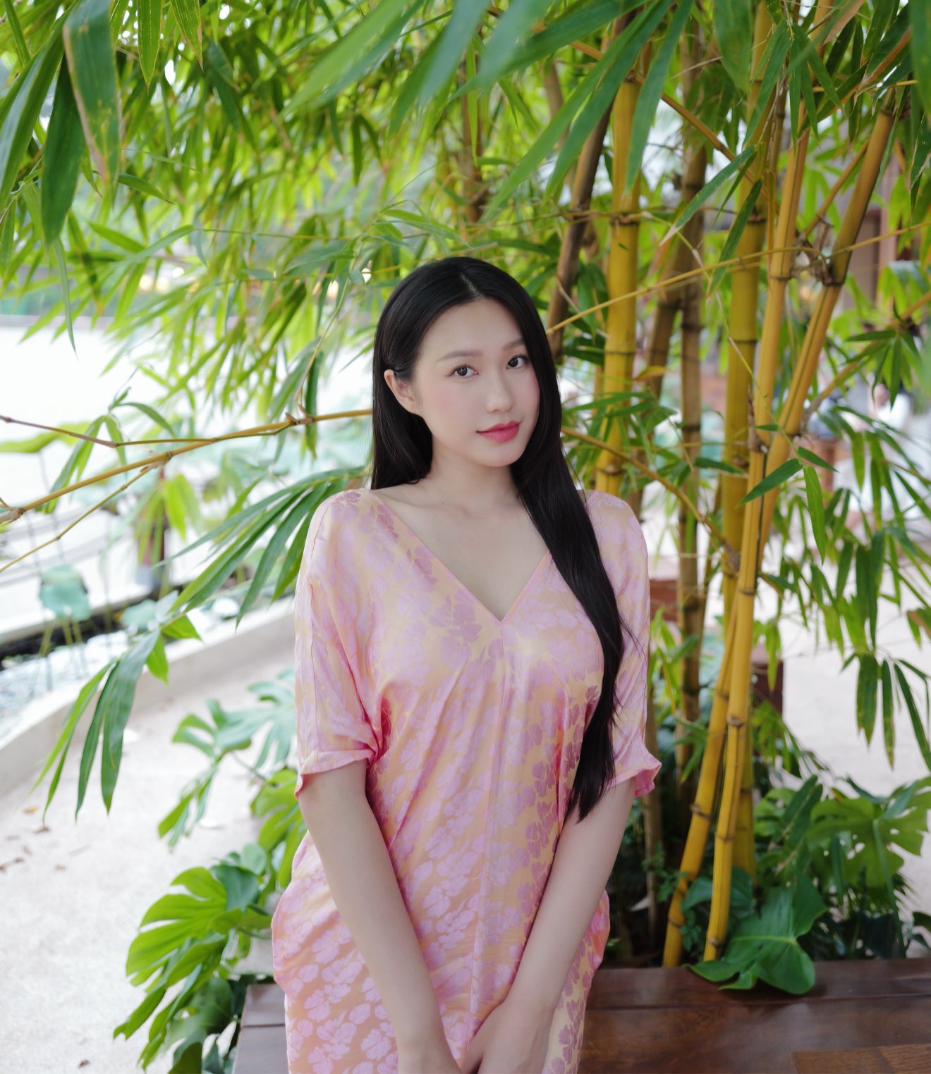 Doãn Hải My chăm sóc biệt thự của Văn Hậu