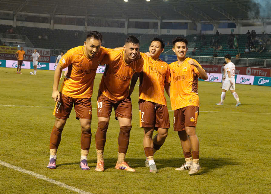 Vòng 8 LPBank V-League 2025/26: Ninh Bình phá sâu kỷ lục châu Á, HLV Popov vô duyên trước HAGL - Ảnh 1. HAGL dù đang lận đận ở nhóm trụ hạng nhưng lại bất ngờ đánh bại Thể Công Viettel đang xếp nhì bảng.