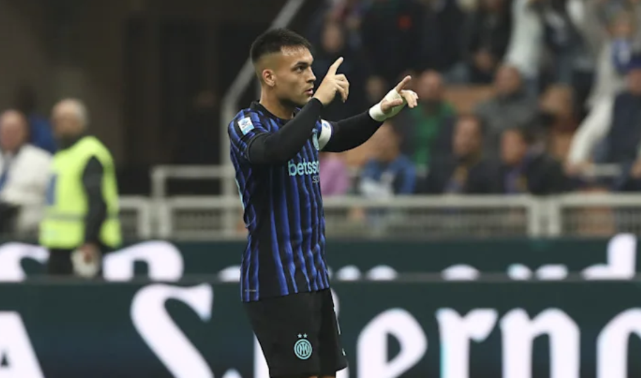 Lautaro Martinez trên sân tập