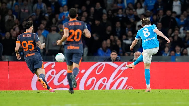 Napoli đã tận dụng tốt các cơ hội ghi bàn. Napoli đã tận dụng tốt các cơ hội ghi bàn.