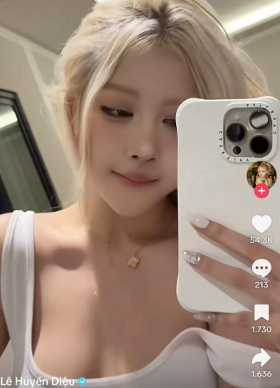 Lê Huyền Diệu quyến rũ trong video.