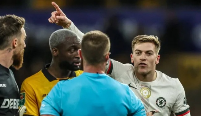 Delap bị treo giò với tấm thẻ đỏ ở Carabao Cup. Delap treo giò