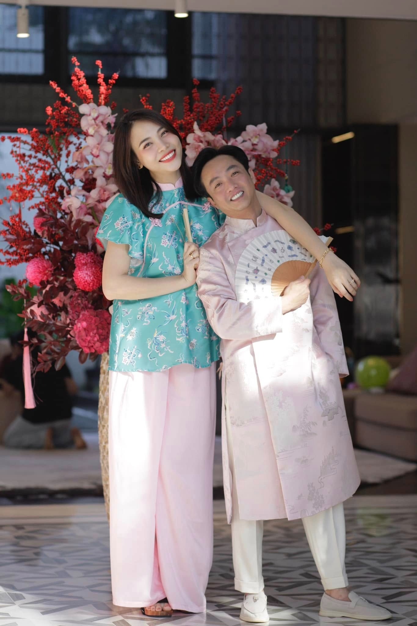 Con trai út Cường Đô La “đáo để” thế này!- Ảnh 6. Cường Đô La và Đàm Thu Trang thường xuyên chia sẻ những khoảnh khắc đời thường trên trang cá nhân