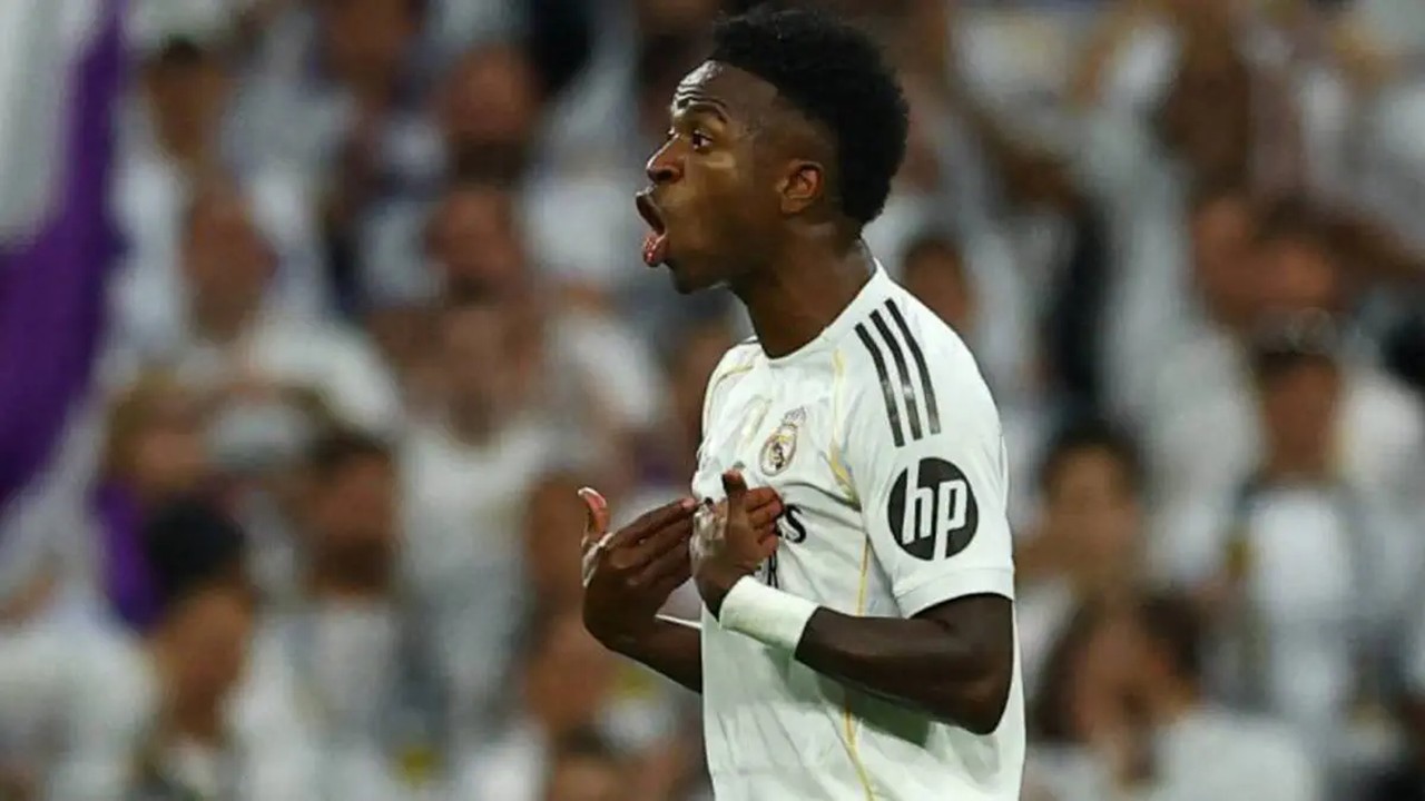 Ngôi sao Real Madrid tỏ thái độ khi bị thay ra trong trận El Clasico - Ảnh 1. Ngôi sao Real Madrid tỏ thái độ khi bị thay ra trong trận El Clasico - Ảnh 1.