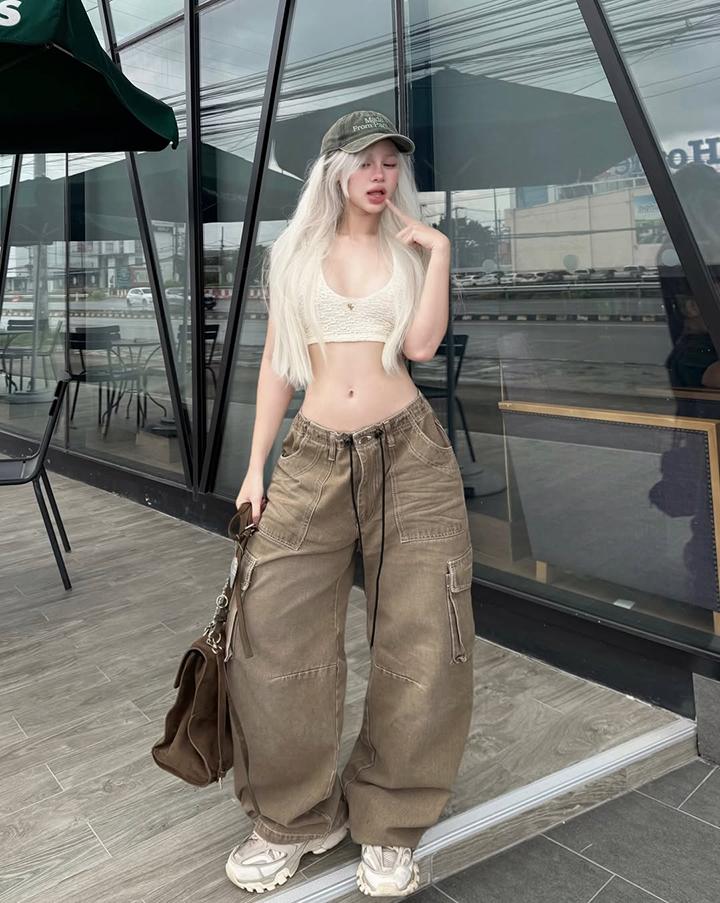 Thân hình săn chắc của Jelly trong bộ đồ tập gym