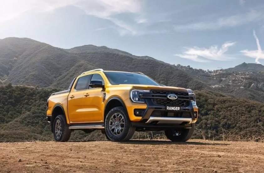 Ford Ranger bán tải mạnh mẽ và bền bỉ