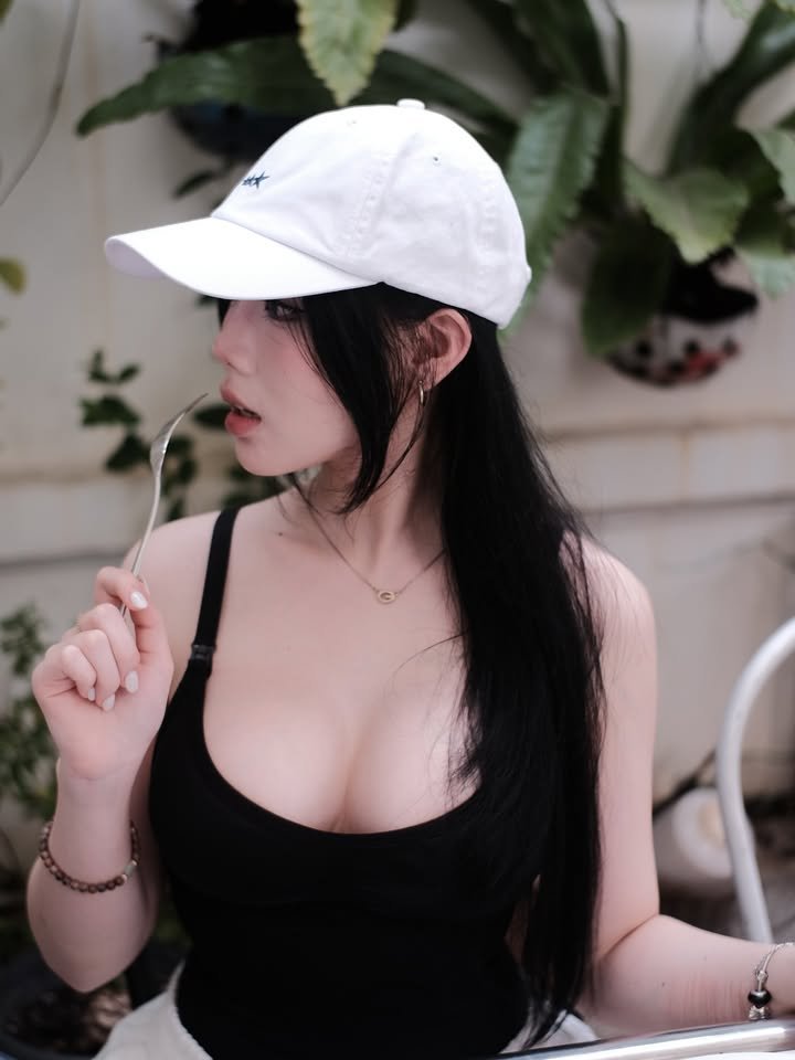 Hot girl  Hot girl