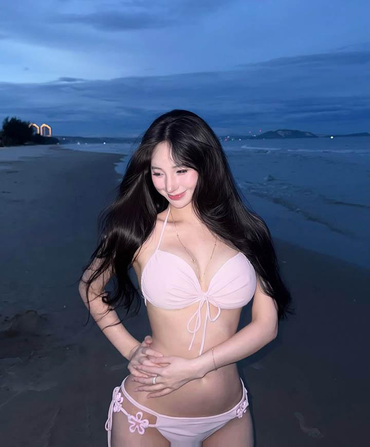 Hot girl chuyên diện đồ táo bạo làm fan ngỡ ngàng- Ảnh 8. Hot girl chuyên diện đồ táo bạo làm fan ngỡ ngàng- Ảnh 8.