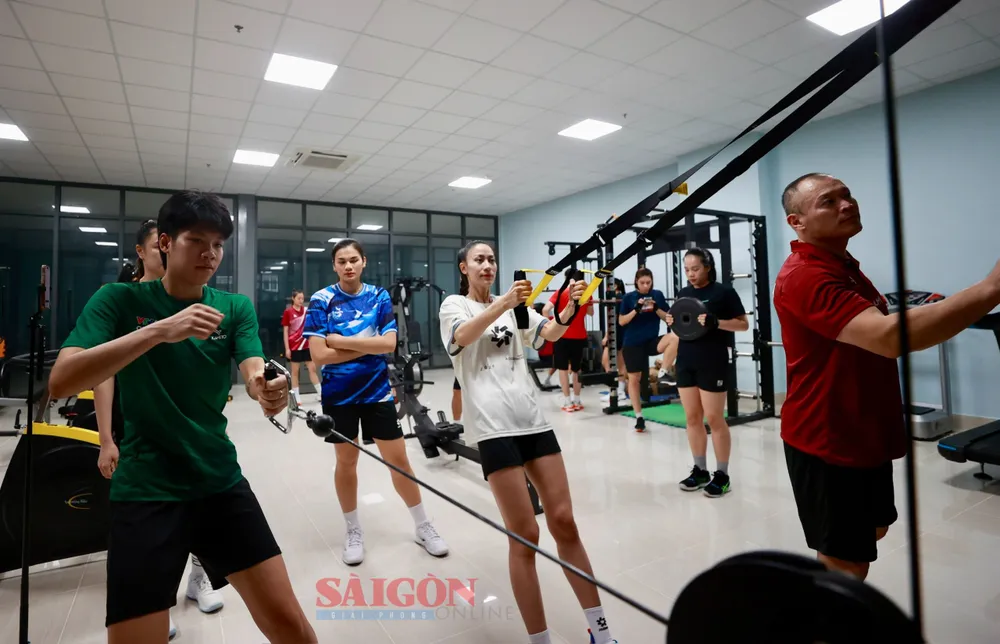 Karl Lim giúp đội tuyển rèn luyện thể chất