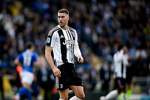 Juventus sẽ làm gì với chân sút người Serbia?