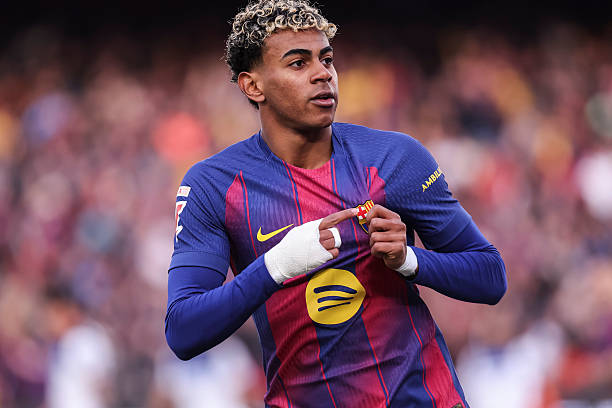 Lamine Yamal ghi bàn cho Barca