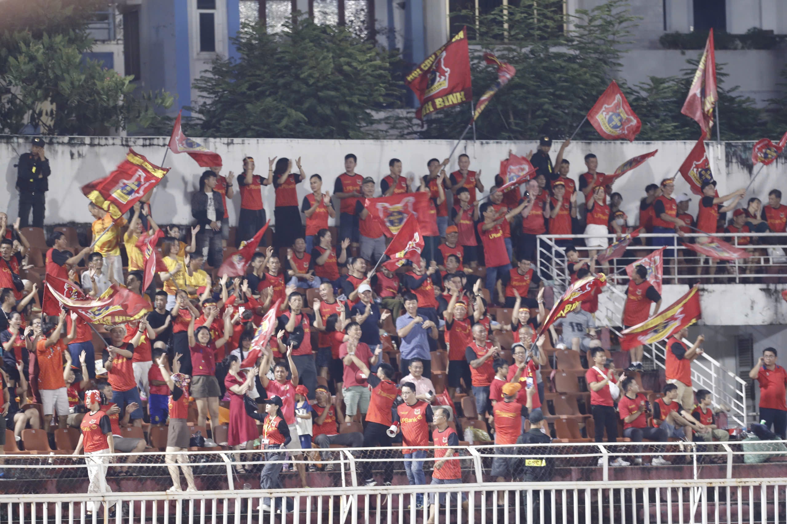 Bóng lăn trong tuần: Khi Thống Nhất mở hội - Ảnh 1. Bóng lăn trong tuần: Khi Thống Nhất mở hội - Ảnh 1.