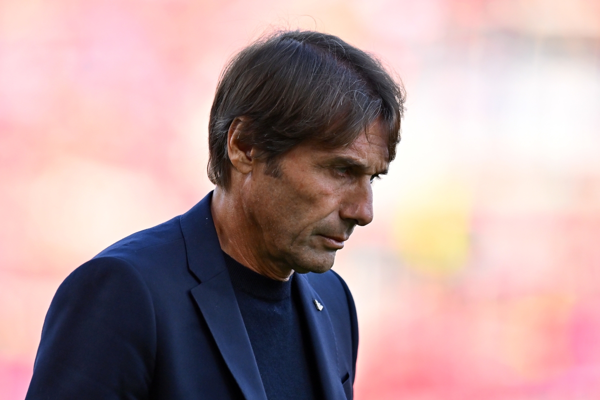 HLV Antonio Conte tự phê bình