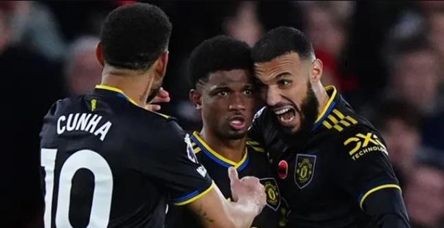 Hàng công Quỷ đỏ đang có phong độ tốt. Hàng công Quỷ đỏ đang có phong độ tốt.