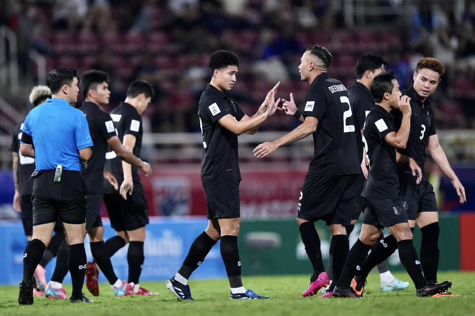 Thắng nghẹt thở, tuyển Thái Lan vẫn đứng trước nguy cơ bị loại khỏi giải châu Á- Ảnh 2.