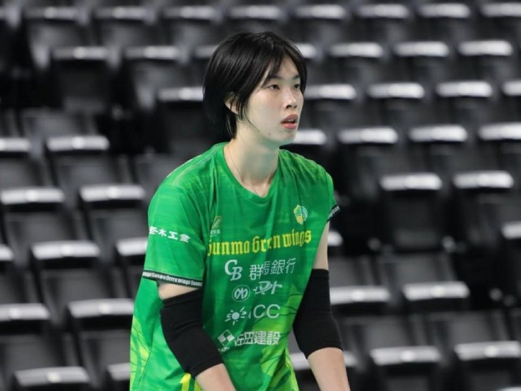 Thanh Thúy trực tiếp khiến VĐV Thái Lan bị đau Thanh Thúy khiến vận động viên Thái Lan bị đau sau pha va chạm