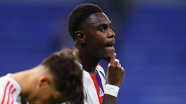 Lyon vẫn chưa vượt qua giai đoạn khó khăn về tài chính. Lyon vẫn chưa vượt qua giai đoạn khó khăn về tài chính.