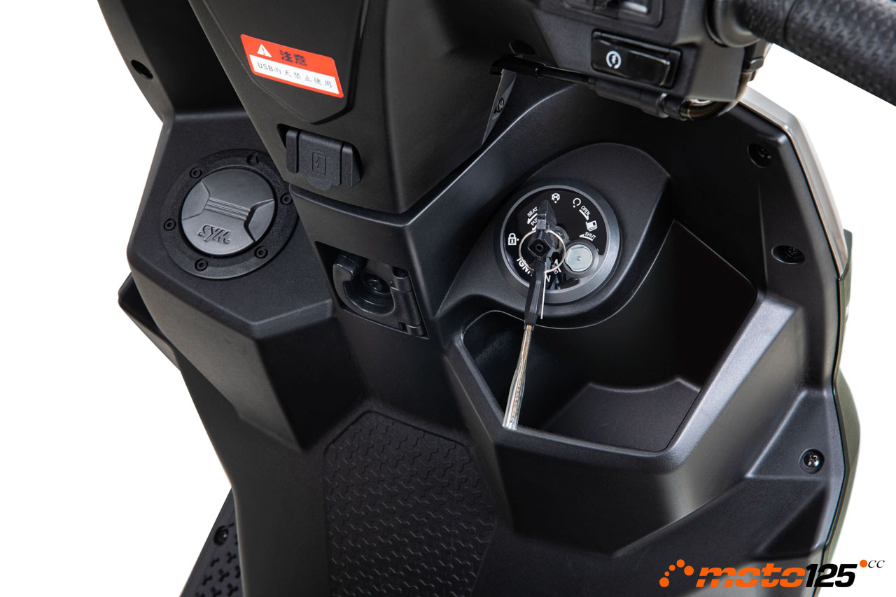 Phuộc trước và giảm xóc đơn phía sau của xe ga