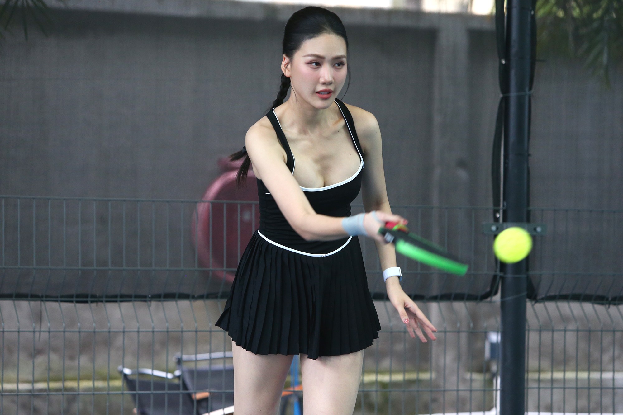 Quỳnh Hoa luyện tập gym và chơi pickleball