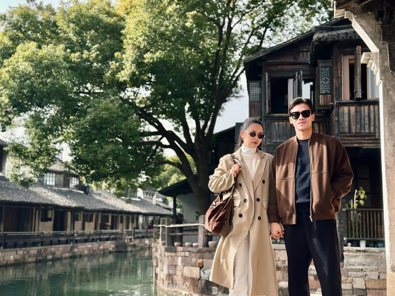 Đội trưởng tuyển Việt Nam đưa Hoa khôi ĐH Vinh đi du lịch mà ngỡ đóng phim ngôn tình, khung hình nào cũng 'điện ảnh' - Ảnh 2.