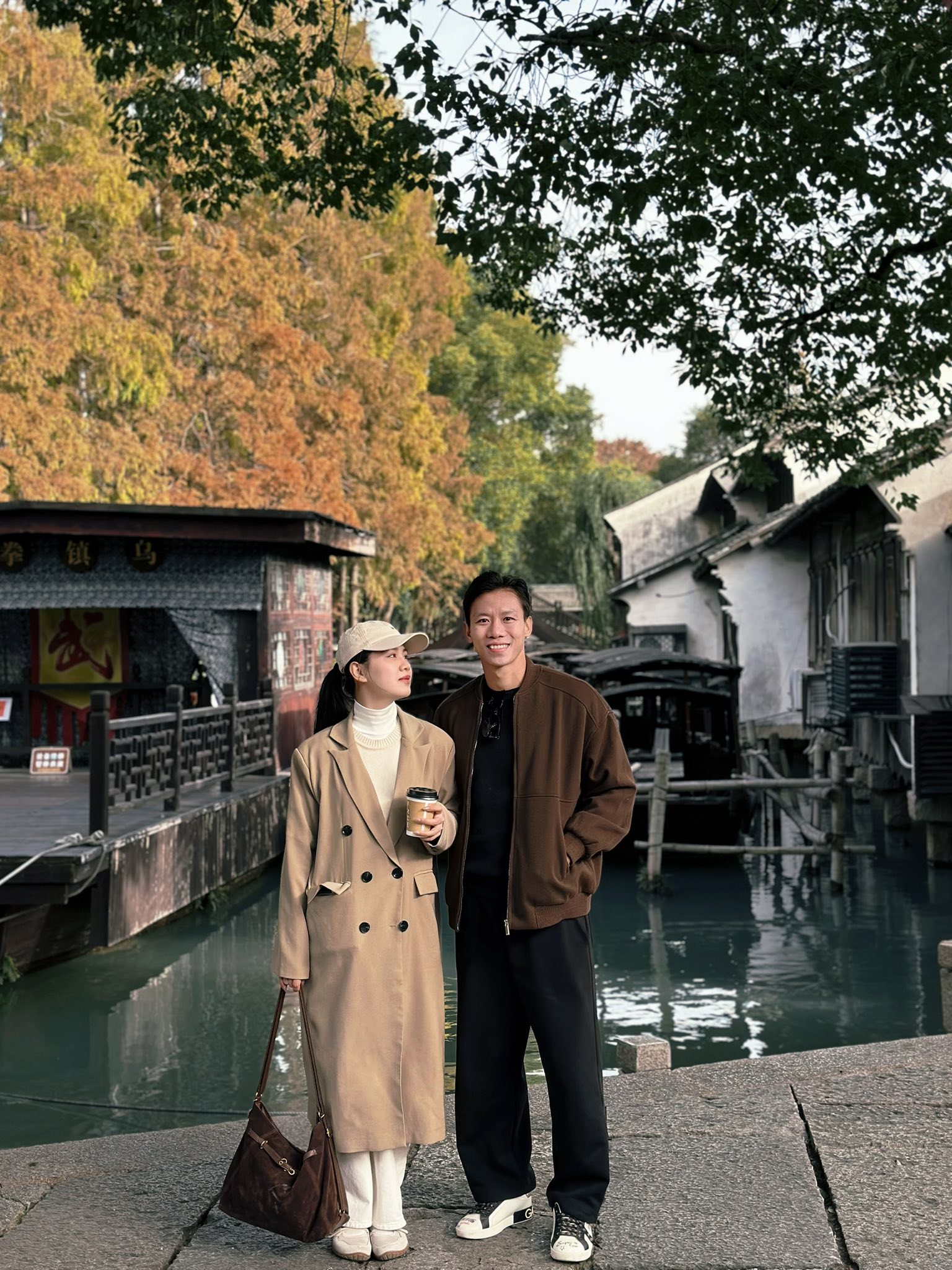 Đội trưởng tuyển Việt Nam đưa Hoa khôi ĐH Vinh đi du lịch mà ngỡ đóng phim ngôn tình, khung hình nào cũng 'điện ảnh' - Ảnh 4.